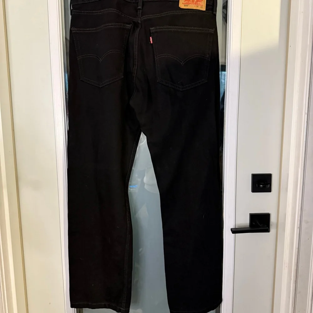 Levi’s 505 Men’s Straight Fit Black Jeans Button Fly Size 36x32 New Without Tags